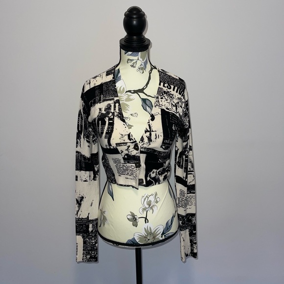 UO Alicia Cropped Cardigan Sweater Newsprint - Picture 2 of 4